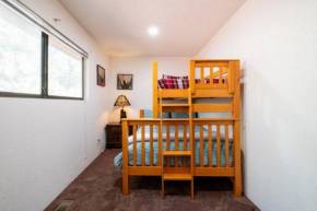 The Bear Cave Summit Unit B ! Game room & Hot tub Big Bear Lake
